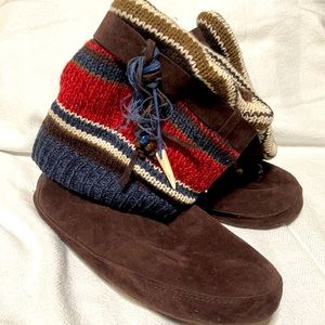 Mukluks Sweater Fur lined Ankle Boot Slippers Never Been worn Size XL 11-12